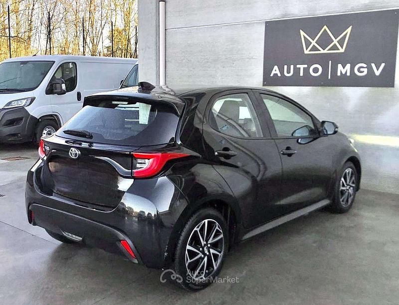 Usata Toyota Yaris Trend 72 CV (52 kW) 2022 Nero Utilitaria