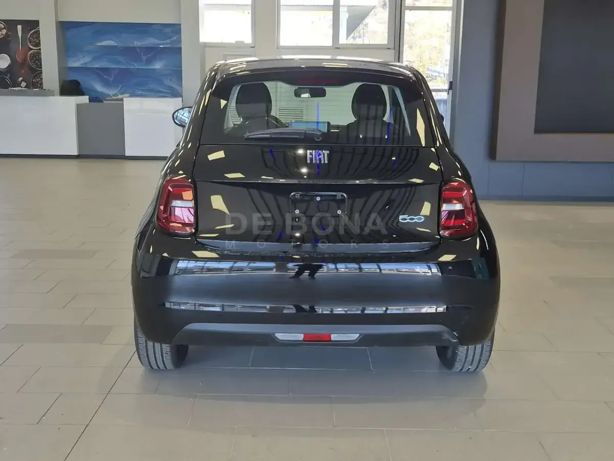 Nuova Fiat 500e 69 kW (95 CV) 2025 Nero cinema Berlina
