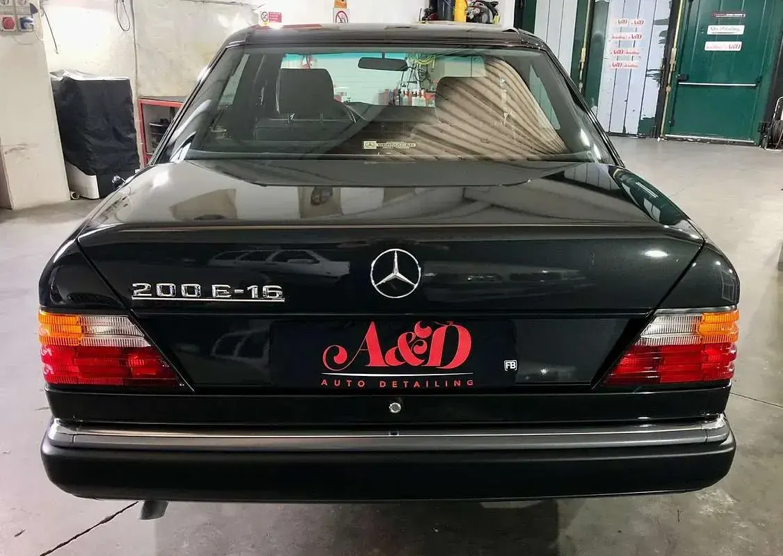 Usata Mercedes 200 136 CV (100 kW) 1994 Grigio Berlina