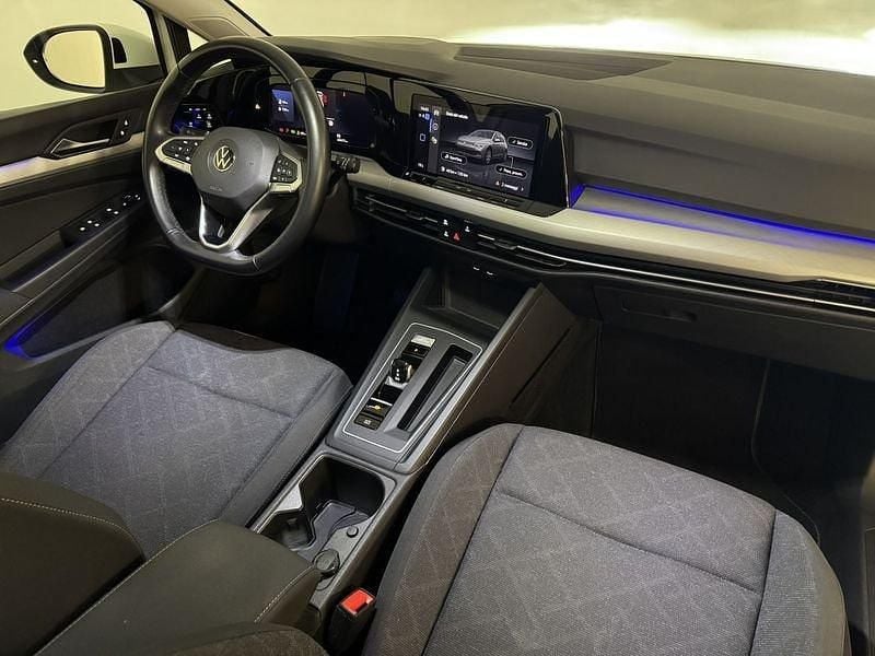 Usata VW Golf VIII Life 131 CV (96 kW) 2021 Bianco Utilitaria