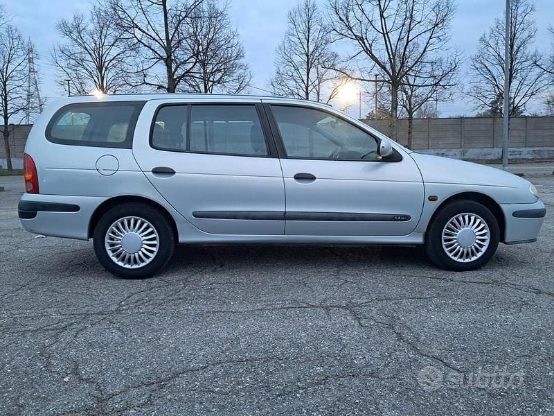 Usata Renault Mégane GrandTour 2002 Grigio Station wagon