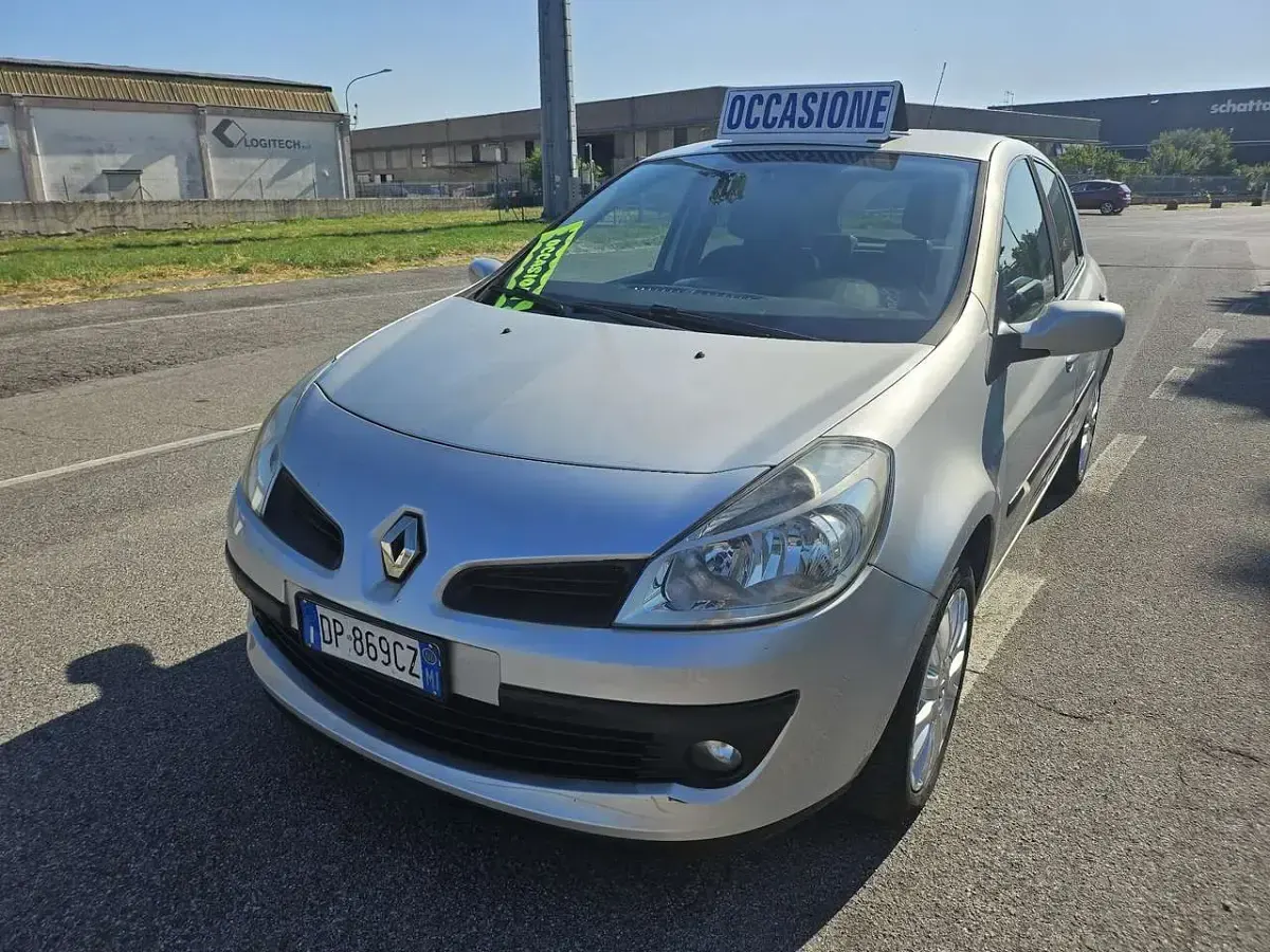 Usata Renault Clio II LE 75 CV (55 kW) 2008 Other Berlina