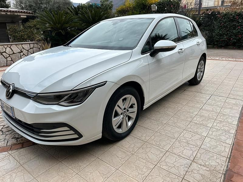 Usata VW Golf VIII Life 110 CV (80 kW) 2021 Bianco Berlina