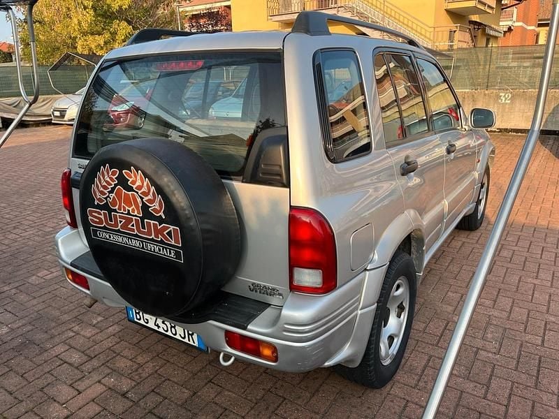 Usata Suzuki Grand Vitara 127 CV (93 kW) 1999 Argento SUV