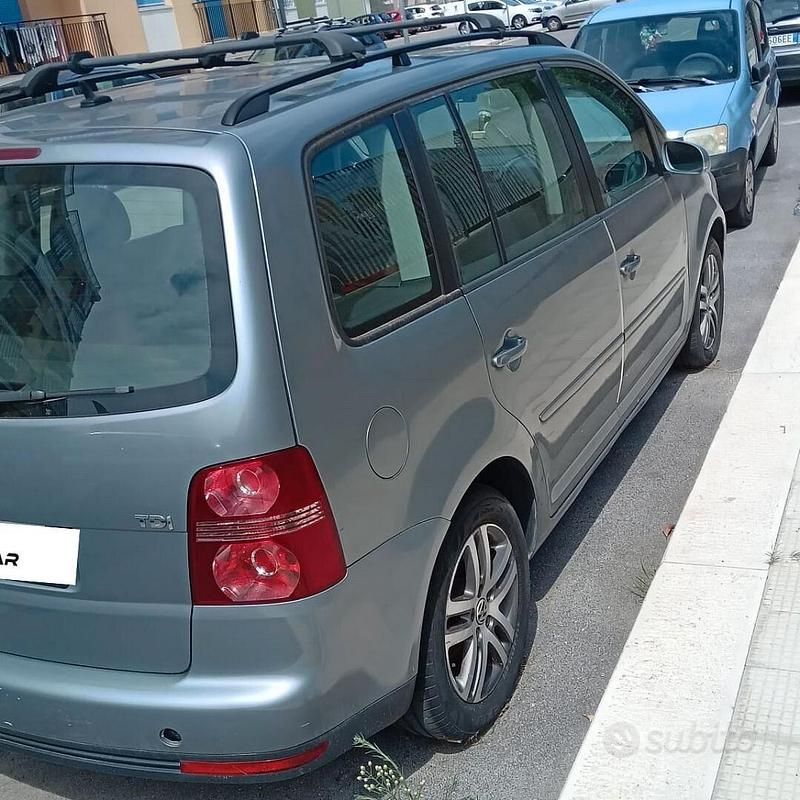 Usata VW Touran Trendline 105 CV (77 kW) 2009 Grigio Monovolume
