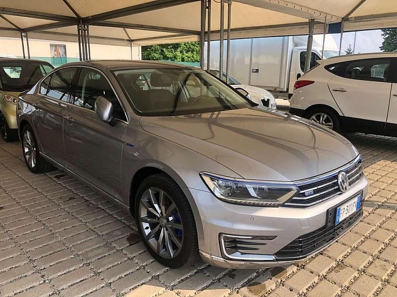 Usata VW Passat GTE 190 CV (139 kW) 2018 Grigio Berlina