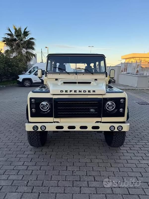 Usata Land Rover Defender 112 CV (82 kW) 1996 Beige Pick-up