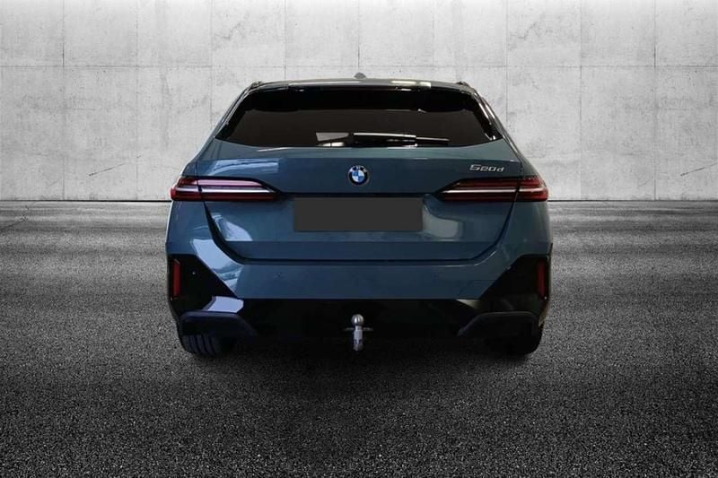 Usata BMW 520 M Sport 197 CV (144 kW) 2024 Verde metallizzato Station wagon