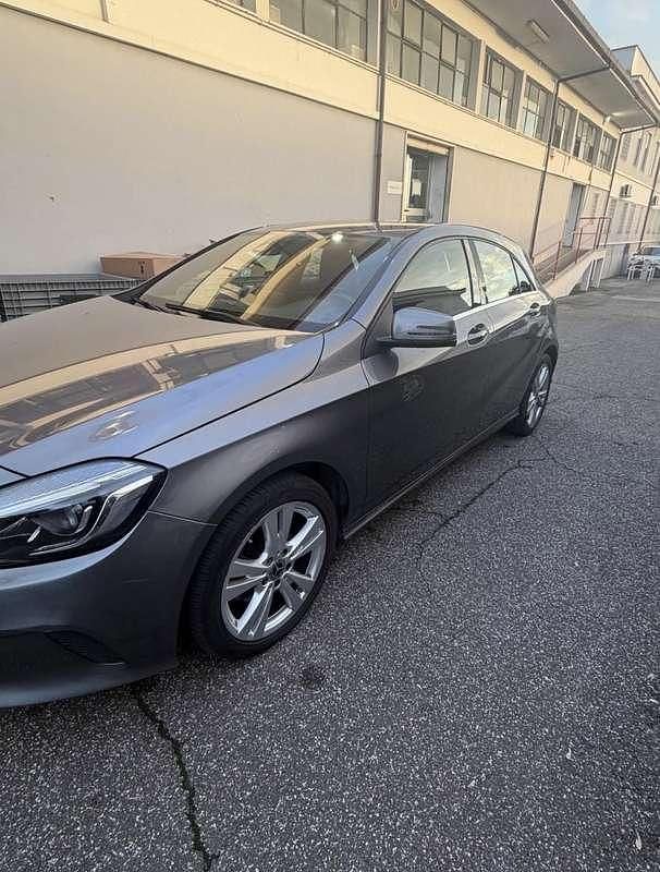 Usata Mercedes A180 109 CV (80 kW) 2018 Grigio Berlina