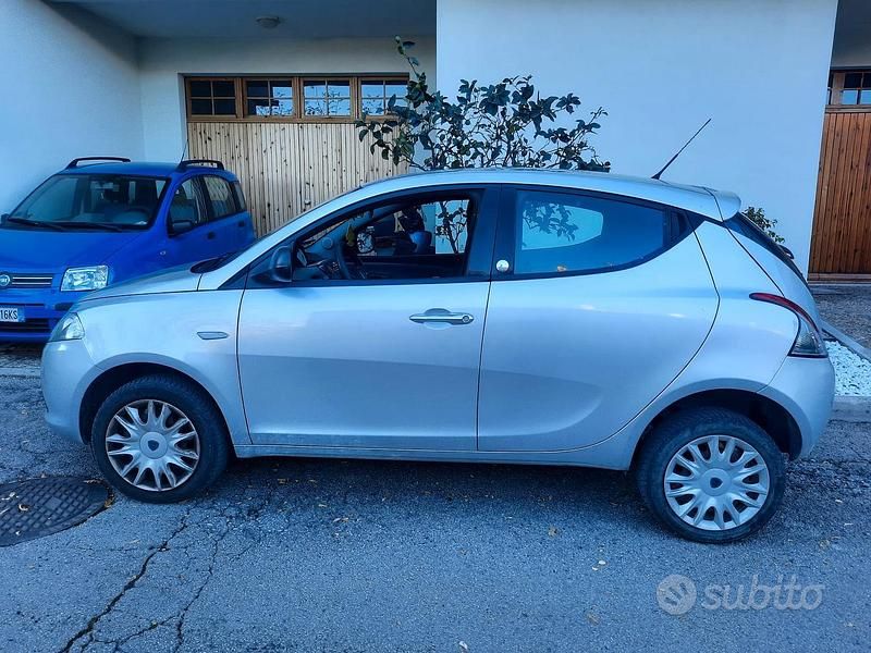 Usata Lancia Ypsilon 80 CV (58 kW) 2013 Grigio Utilitaria