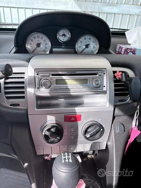 Gebraucht Lancia Ypsilon 69 PS (50 kW) 2011 Grau Kleinwagen