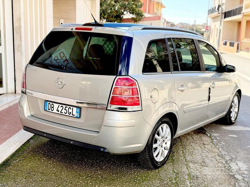 Usata Opel Zafira Cosmo 150 CV (110 kW) 2007 Marrone Monovolume