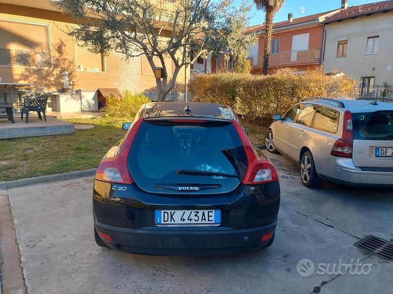 Usata Volvo C30 109 CV (80 kW) 2007 Nero Utilitaria