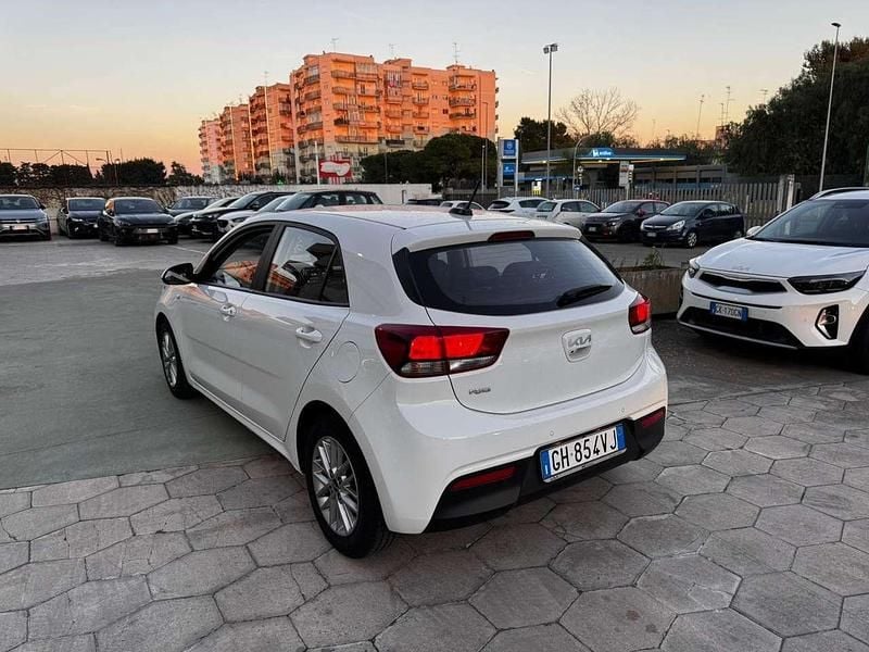 Usata Kia Rio Style 82 CV (60 kW) 2022 Bianco Berlina