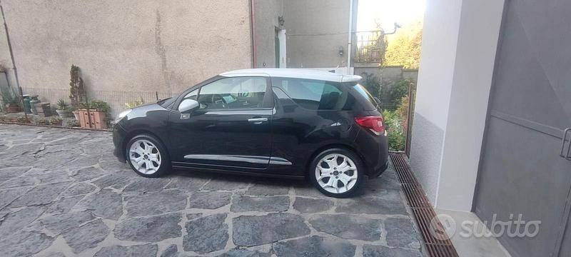 Nero Usata 2010 Citroën DS3 Sport Chic Coupé | 6500 € (Buon prezzo) - Immagine 1/4