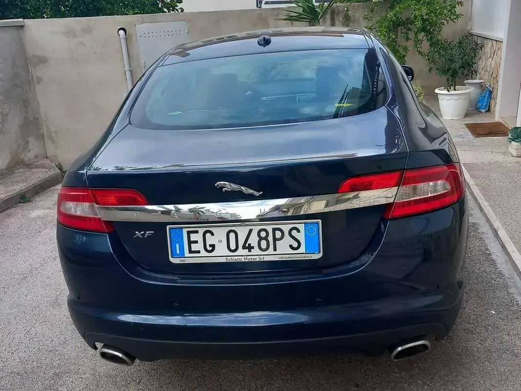 Usata Jaguar XF Luxury 241 CV (177 kW) 2011 Blu/azzurro Berlina