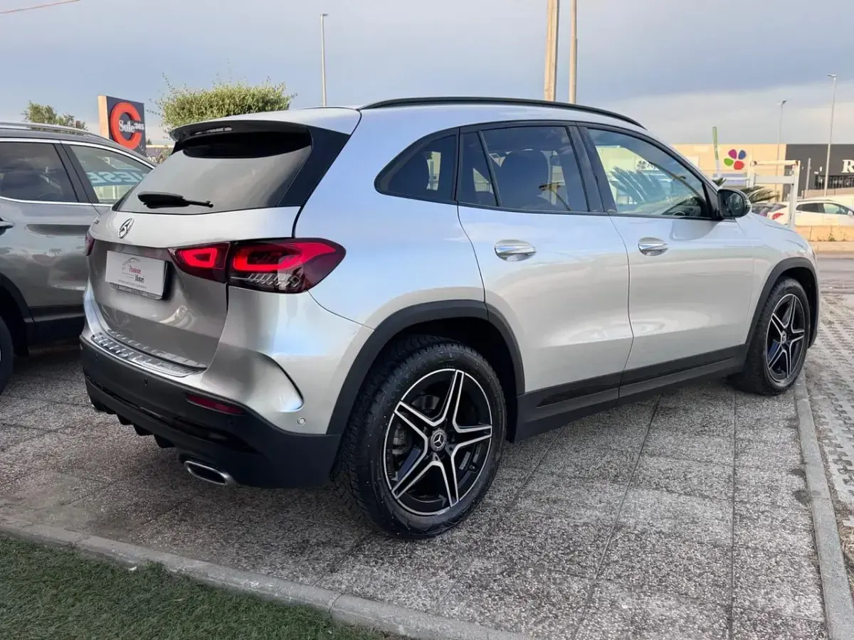 Usata Mercedes GLA180 Premium 116 CV (85 kW) 2021 Argento SUV