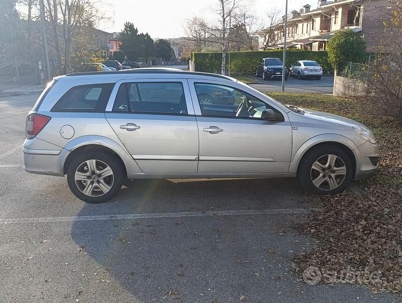 Usata Opel Astra 2009 Grigio Station wagon