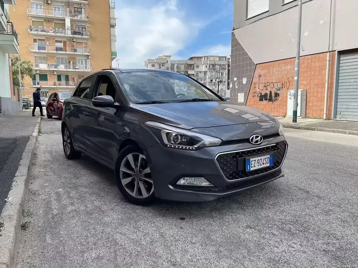 Usata Hyundai i20 75 CV (55 kW) 2016 Grigio Berlina