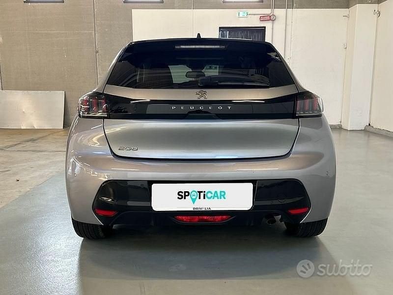 Usata Peugeot 208 Allure 101 CV (74 kW) 2023 Grigio Utilitaria