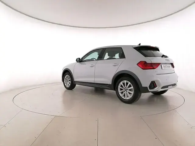 Usata Audi A1 Business 110 CV (80 kW) 2023 Bianco ghiacciaio metallizzato SUV
