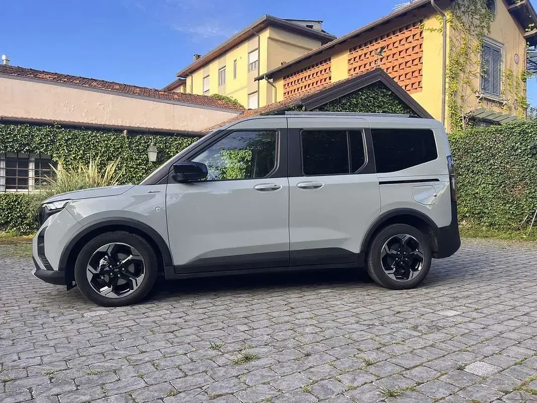 Usata Ford Tourneo Courier Active 124 CV (91 kW) 2025 Monovolume