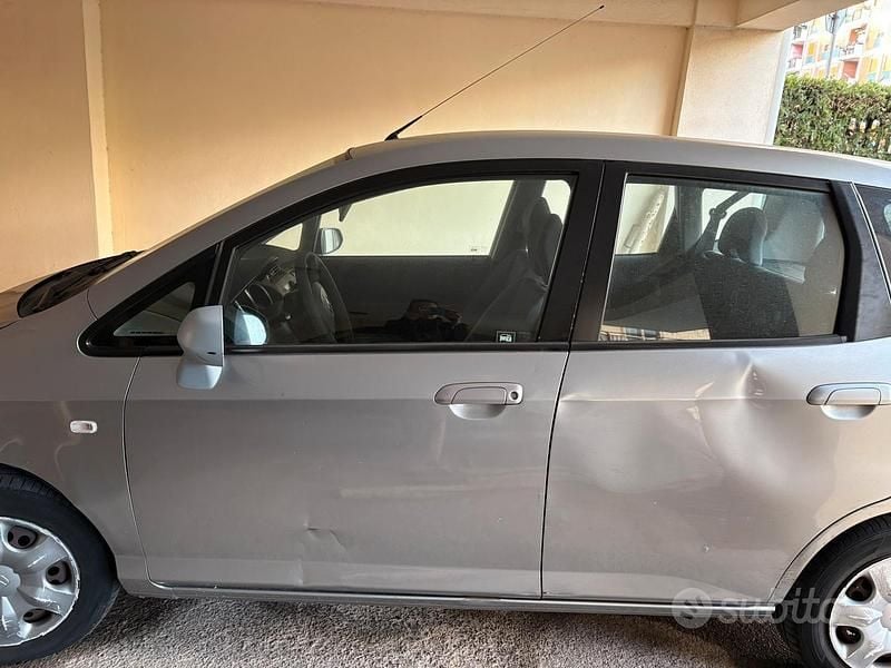 Usata Honda Jazz 78 CV (57 kW) 2005 Utilitaria