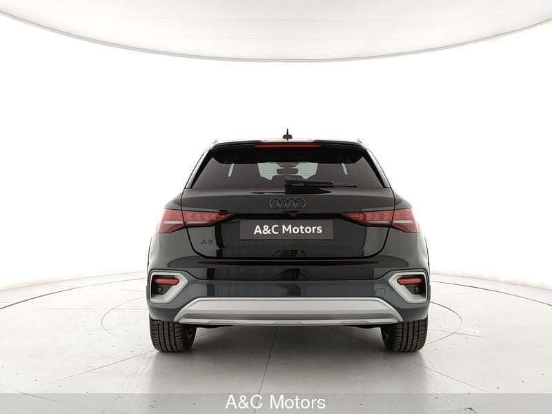 Käytetty Audi A3 e-tron Ambiente 150 HP (110 kW) 2025 Musta Viistoperä
