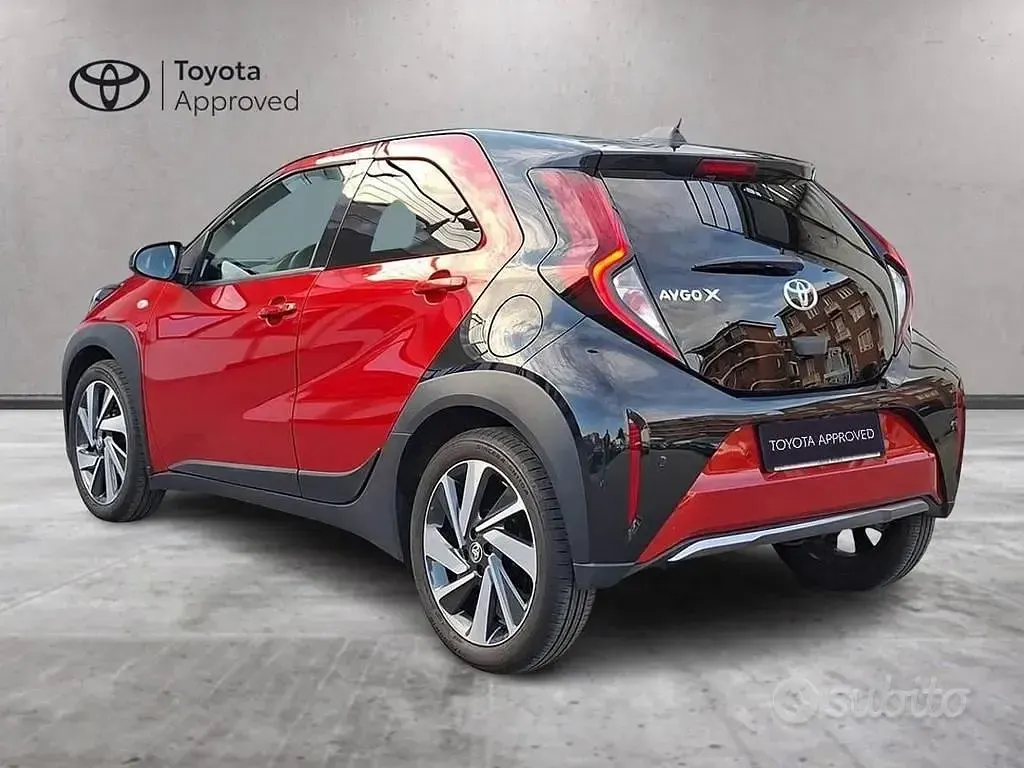 Usata Toyota Aygo X Lounge 72 CV (52 kW) 2022 Red&black met SUV