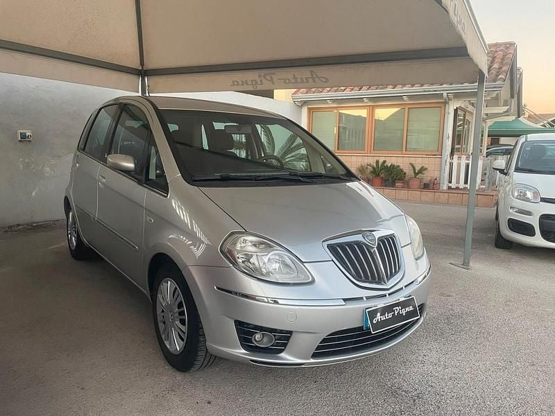 Usata Lancia Musa 95 CV (69 kW) 2009 Argento Monovolume