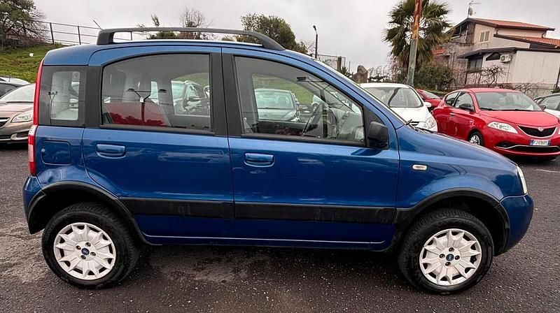 Usata Fiat Panda 4x4 Climbing 59 CV (43 kW) 2005 Blu Utilitaria