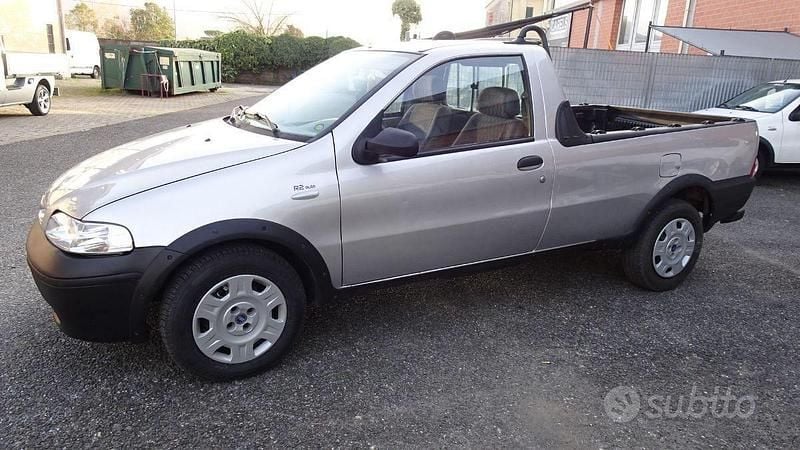 Usata Fiat Fiorino 80 CV (58 kW) 2004 Grigio Monovolume