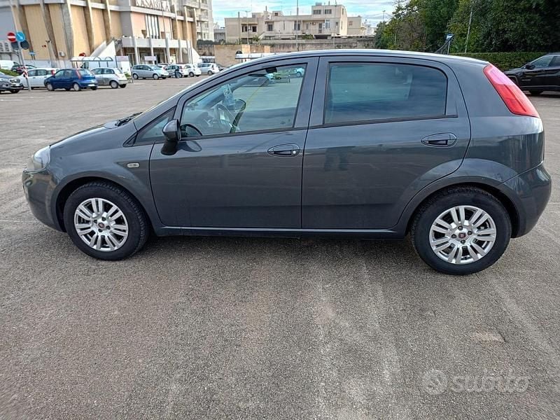Usata Fiat Punto Street 95 CV (69 kW) 2017 Grigio Utilitaria