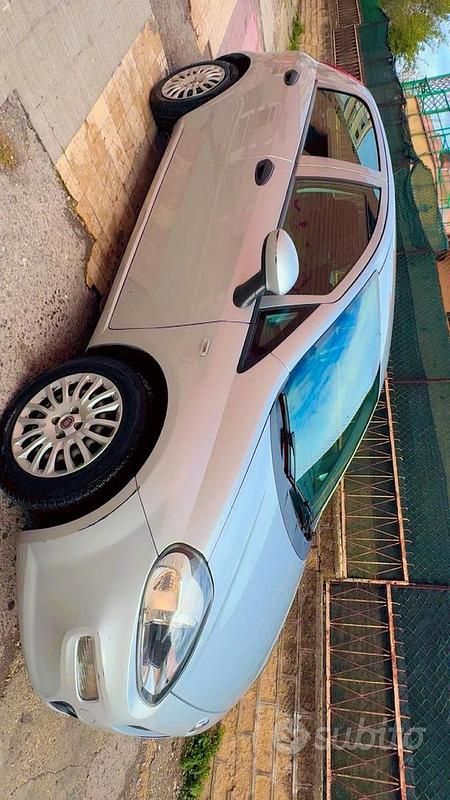 Usata Fiat Punto Lounge 69 CV (50 kW) 2016 Grigio Berlina