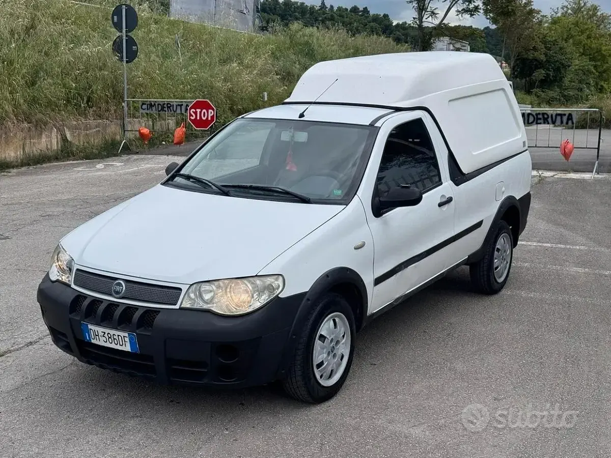Usata Fiat Strada 84 CV (61 kW) 2007 Bianco Pick-up