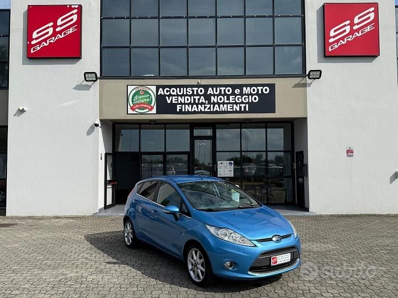 Usata Ford Fiesta Titanium 97 CV (71 kW) 2009 Blu Utilitaria