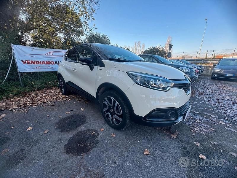 Usata Renault Captur 90 CV (66 kW) 2017 Beige SUV