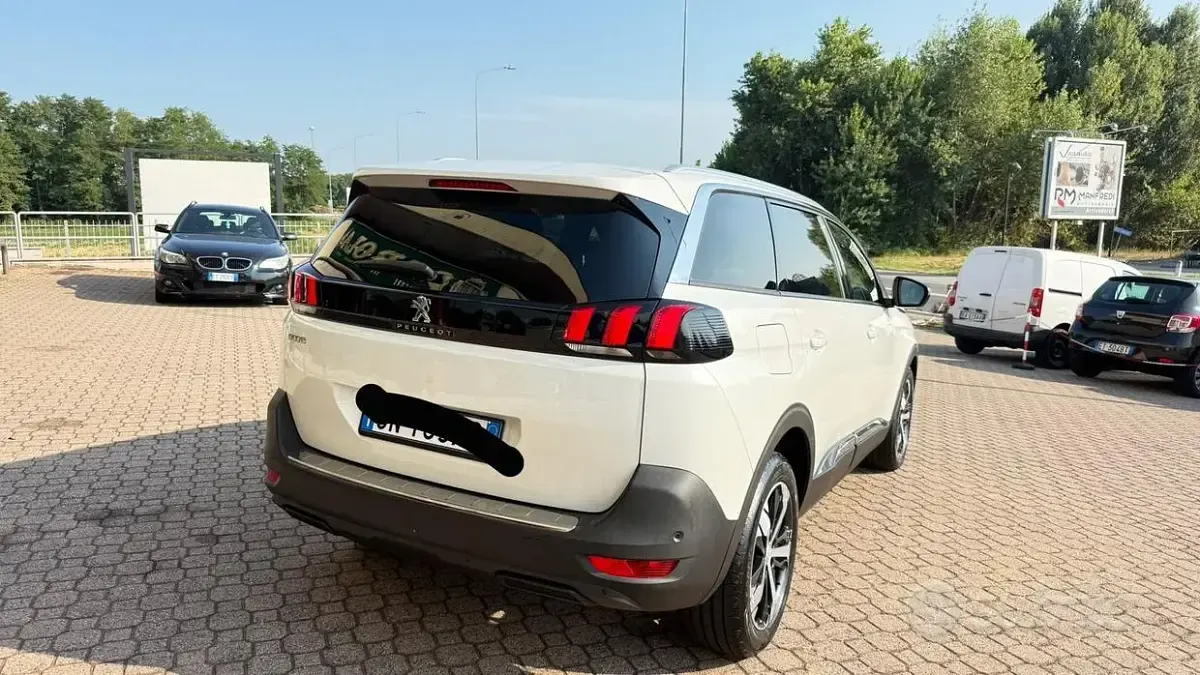 Usata Peugeot 5008 131 CV (96 kW) 2023 Bianco SUV