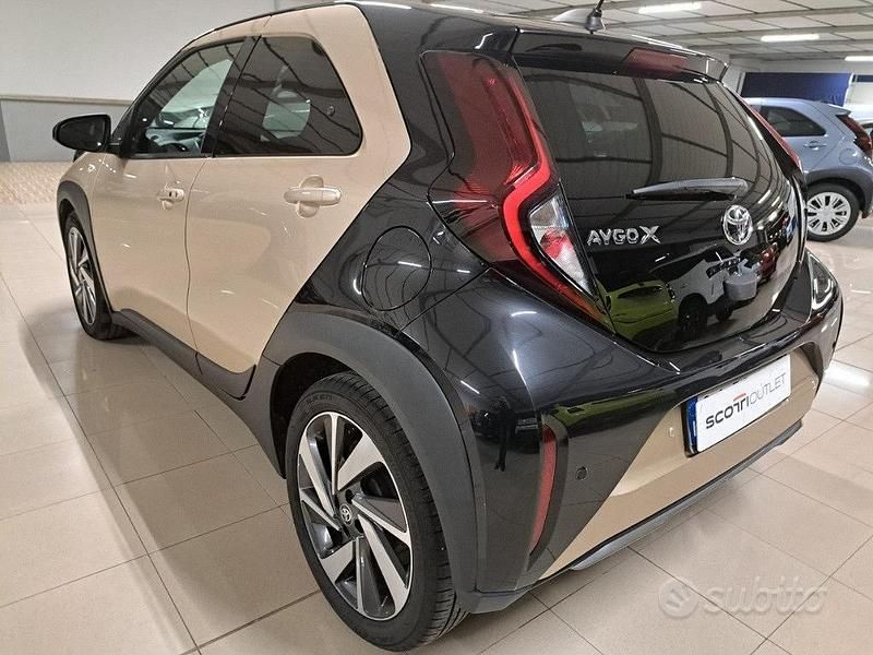 Usata Toyota Aygo X Lounge 72 CV (52 kW) 2022 Rosso SUV
