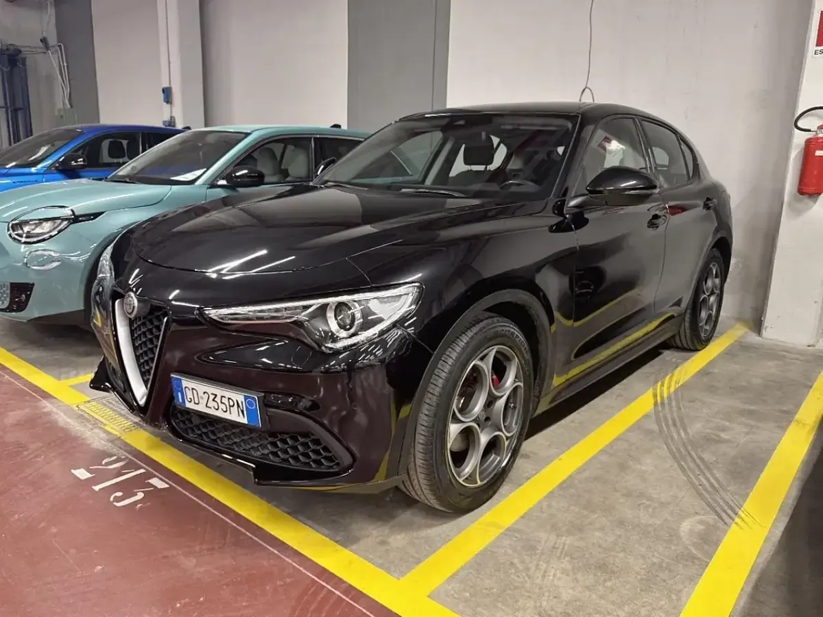 Usata Alfa Romeo Stelvio 160 CV (117 kW) 2021 Nero SUV