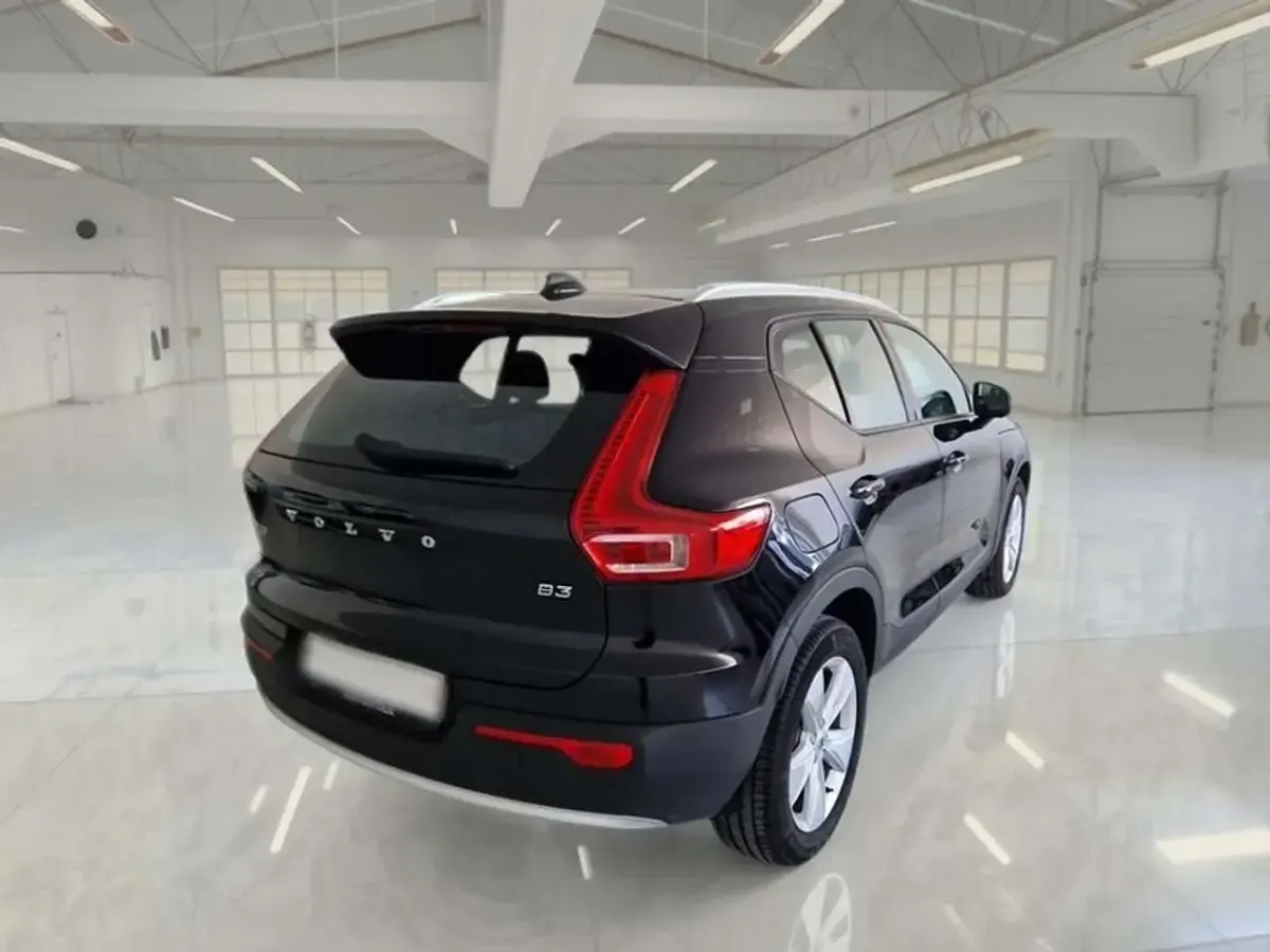 Usata Volvo XC40 Core 163 CV (119 kW) 2024 Nero SUV