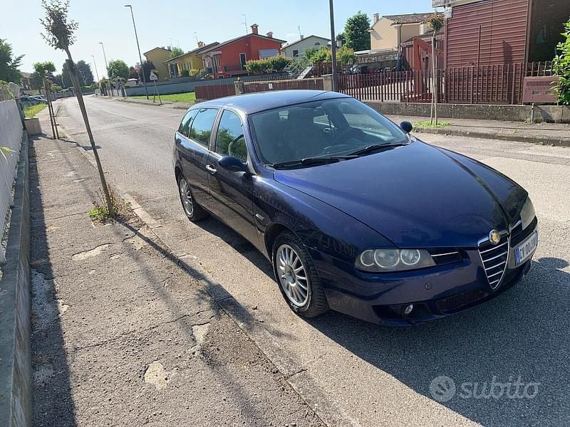 Usata Alfa Romeo 156 Distinctive 120 CV (88 kW) 2004 Blu Station wagon