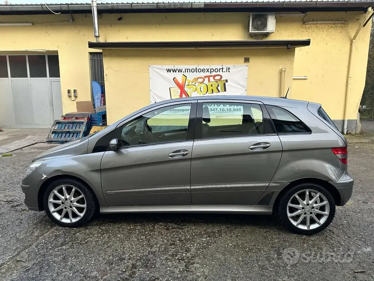Usata Mercedes B180 109 CV (80 kW) 2007 Grigio Monovolume