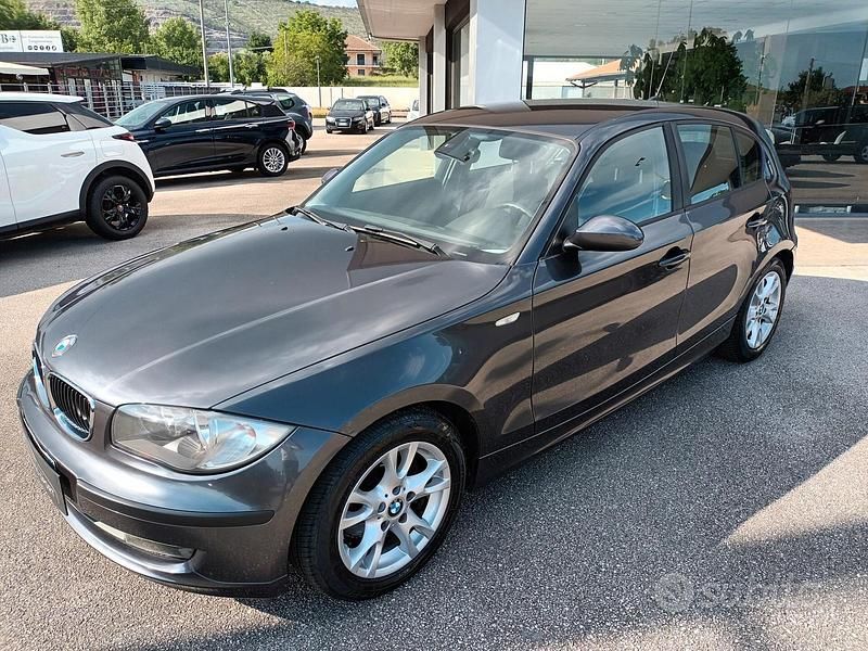 Grigio Usata 2008 BMW 118 Comfort Edition Utilitaria | 4650 € (Buon prezzo) - Immagine 1/4