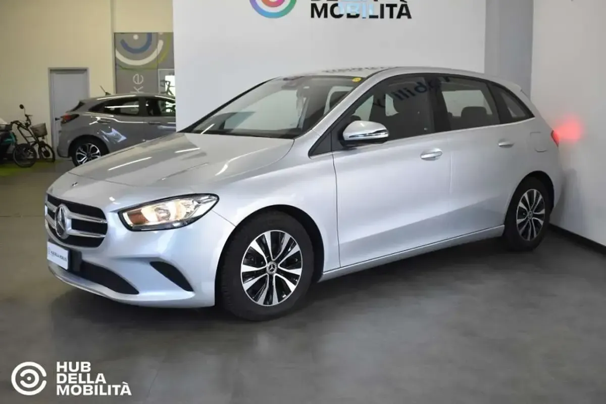 Usata Mercedes B180 116 CV (85 kW) 2022 Argento Utilitaria