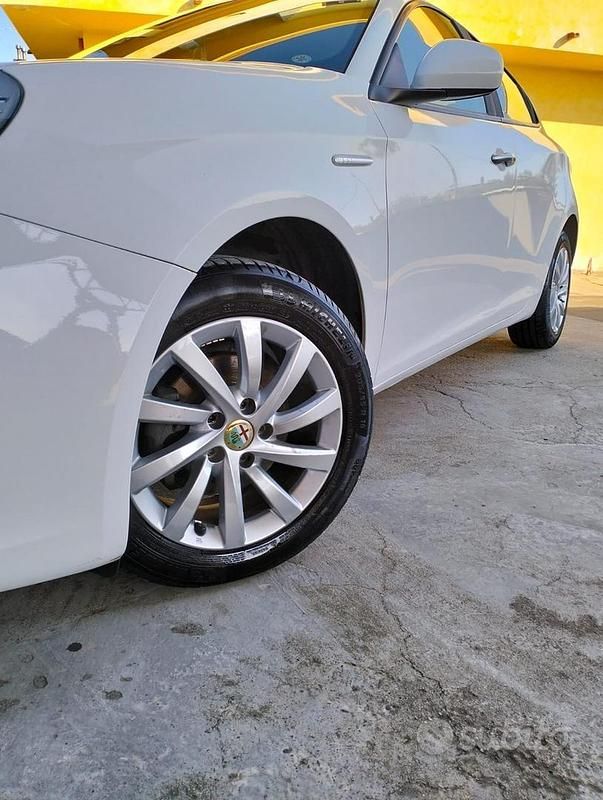 Usata Alfa Romeo Giulietta Exclusive 120 CV (88 kW) 2016 Bianco Utilitaria