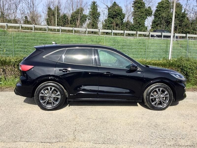 Usata Ford Kuga ST-Line 120 CV (88 kW) 2024 Nero SUV