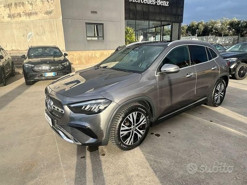Grigio Usata 2023 Mercedes GLA200 Advanced Plus SUV | 36.900 € (Buon prezzo) - Immagine 1/4