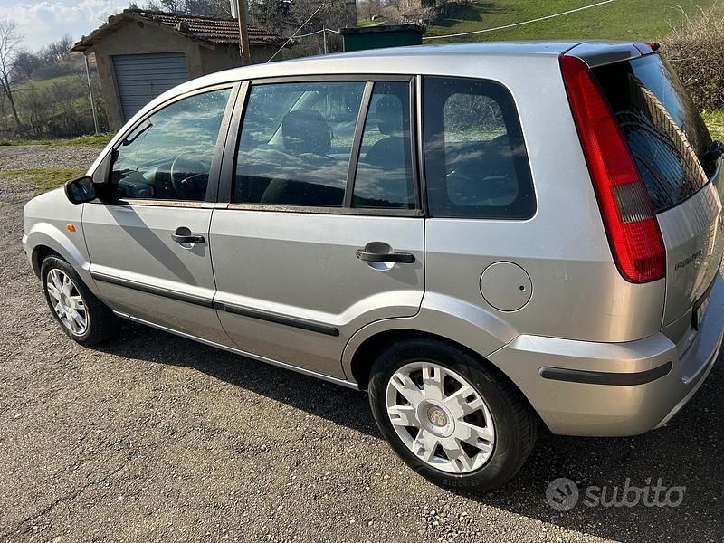 Usata Ford Fusion 68 CV (50 kW) 2004 Grigio Utilitaria