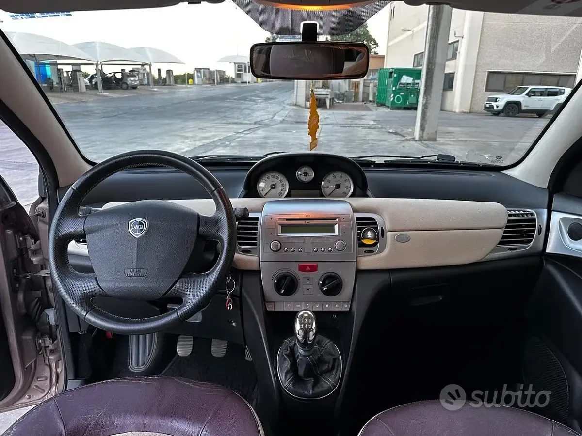 Usata Lancia Ypsilon 77 CV (56 kW) 2010 Viola Utilitaria